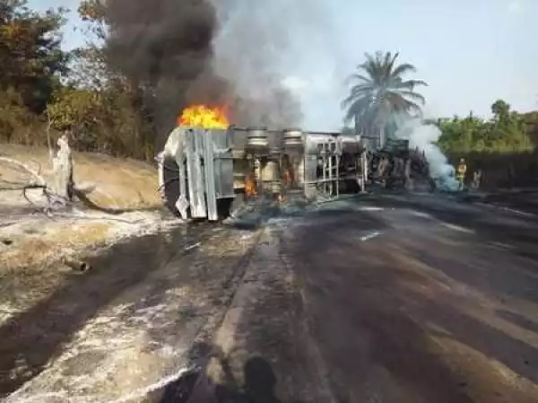 Good God! Driver Roasts to Death in Horrific Tanker Fire Along Benin-Auchi Okene Expressway (Photos)